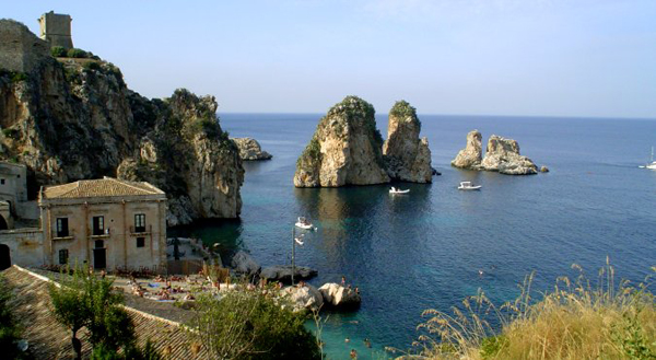 Faraglioni di Scopello (Trapani) visti dall'alto - Foto realizzata da Luigi Farina (Agosto 2008) - associazionesi - N� Voti: 44