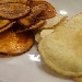 Chips di patate fritte di tre variet: rossa d'Avezzano, patata rossa e patata Vitelotte noire. - -