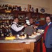 Il nostro Luigi si fa riempire il bicchiere - Riccardo di Palermo - http://www.spaghettitaliani.com/Eventi/Eventi00103.html