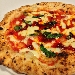 Pizza con pomodoro San Marzano Dop, fior di latte di Agerola, nduja artigianale di Spilinga, olio extra vergine Dop colline salernitane - -