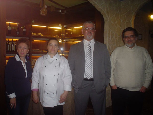 Angela Viola e Luigi Farina con lo staff del Ristorante Angela Viola e Luigi Farina con lo staff del Ristorante