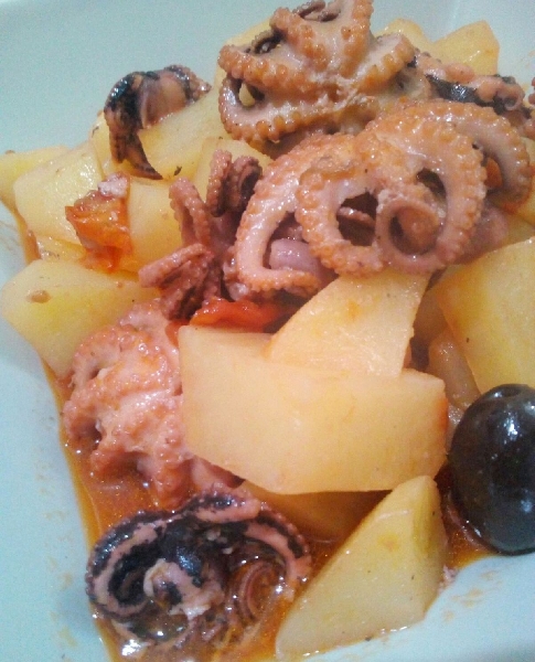 Moscardini affogati con patate o Polpetti affogati con patate
“Purptiell affugat / O’ purp affugat ”