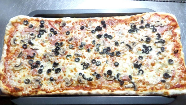 Pizza mezzo metro Capricciosa