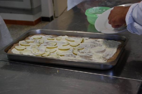 Focaccia ai sette cereali con mascarpone e pere