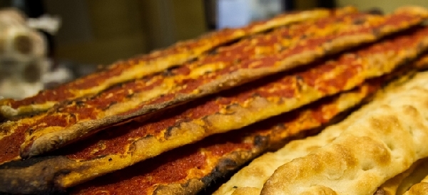 Lingue di pane alla pizzaiola