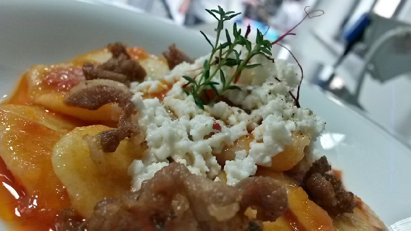 Sapueddus o spizzua e ghetta
al pomodoro fresco con ricotta con carciofo croccante e zafferano di villacidro
