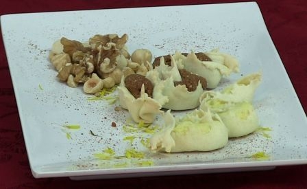 Tiricche, Tiliccas, Tiriccas o Caschettas
con sapa di miele o ricottella allo zafferano