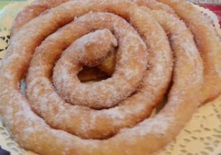 Le zippole sarde:
zippulas/zippuas/cattas/is tzìppulas