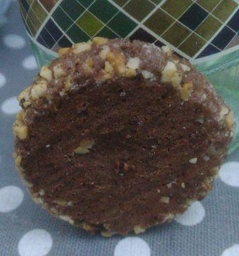 Biscotto al cacao con granella di nocciole