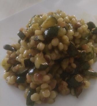 Insalata di fregola con zucchine alla scapece