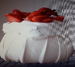 Torta Pavlova alla frutta fresca