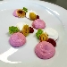 -Cheesecake salata bigusto con gel� di raparossa, porro grigliato e spugna di prezzemolo - -