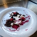 -Panna cotta al basilico-lime con crumbl� al cacao e frutti di bosco - -