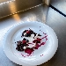 -Panna cotta al basilico-lime con crumbl� al cacao e frutti di bosco - -