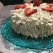 -Torta panna e fragole - -
-Torta panna e fragole - -la torta panna e fragole � costituita da due strati di pan di Spagna separati al centro, dove � presente uno strato di crema ed uno di fragole; inoltre la torta presenta uno strato di panna tutto intorno e sulla parte superiore, dove sono presenti altri spicchi di fragole.
