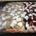 -pizza doppia con lievito madre - -la pizza � per met� con la cipolla e mozzarella, mentre l'altra met� � con peperoni e mozzarella