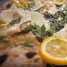 Pizza con impasto al limone della pizzeria 1000 Gourmet. - -