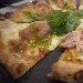 Pizza mortazza e pistacchi della pizzeria 1000 Gourmet. - -