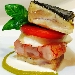 Bocconcino di ricciola scottato e crudo di gamberi alla caprese, salsa di bufala e crema di piselli al guanciale - -