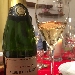 Champagne sua Maest� - -
