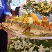 Ricciola in bella vista - Ricciola all'acqua di mare con gamberoni.
Fotografia da me realizzata al matrimonio di una mia amica nel 1998.