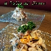 Insalatina di mare grigliata su biscotto integrale di Agerola con lupini e broccoletti - Il piatto ispirato dalla classica Caponata napoletana, vede delle piccole varianti che rendono il piatto pi� gradevole ed attuale. 
La fotografia � stata scattata da Luigi Farina c/o MM Lounge Restaurant di Torre del greco (NA), per inserirla nell'articolo 