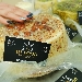 Pecorino artigianale mandorle  - Pecorino a latte intero crudo o pastorizzato con mandorle del 10%
Ingredienti:�Latte intero crudo ovino, sale, caglio di agnello, mandorle all'esterno ed interno
Stagionatura:�30 Giorni
Scadenza:�Sei mesi dalla data di produzione
info:�https://wa.me/393391010445