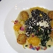 Pesce spada in farina di olive, o granella, adagiato su passatina di ceci, prezzemolo croccante, con polpettine di verdurine e gocce di zucca con fiori di campo essiccati - -