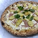 Pizza crocch�, con panna, prosciutto, crocch� e provola - -
