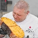 Salvatore Tortora ammira il suo Panettone finalista - -