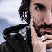 Secondo appuntamento con Pillole di Teatro, la rassegna on-line che offre al pubblico piccole anticipazioni della Rassegna di Teatro Chi � di Scena?, nell'ambito della Quinta Stagione di Live in Villa di Donato.  - Piccoli estratti degli spettacoli in cartellone saranno diffusi e accessibili a tutti attraverso la Pagina Fb di Villa di Donato e il website. Mercoled� 25 novembre (ore 19) sar� la volta di Giacomo Casaula con una clip dello spettacolo Nichilismi e Fashion-Week (Casaula sar� dal vero sul palco della Villa a gennaio e ad aprile 2021).