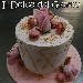 Torta Florida preparata dal Pastry Chef palermitano Giuseppe Deiana - La Torta Florida � composta da pan di Spagna farcito con crema chantilly, panna e pennellate di polvere d'oro, decorata con maccaron e rose vere (isolate dal dolce con della stagnola).