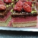 Tortino farcito con gelato di fragoline di Marsala pistacchio di bronte e bisquit al cioccolato - -