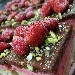 Tortino farcito con gelato di fragoline di Marsala pistacchio di bronte e bisquit al cioccolato - -