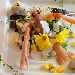 Perle di crudit� di scampi con misticanza e frutti esotici, yogurt greco e aceto balsamico alla vaniglia - -