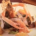 Perle di crudit� di scampi con misticanza e frutti esotici, yogurt greco e aceto balsamico alla vaniglia - -