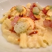 Pasta e patate con mozzarella di bufala, tartare gamberi rossi, lamelle di ovuli e spuma di cicori - -