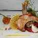 Maialino confit all'arancio e olio toscano, fichi caramellati e lamelle di peperoncino (e la sua demi glac�) - Fotografia di Francesco Suria - -