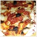 La pizza oggi si conferma come il piatto pi� amato dagli italiani, quello a cui nessuno pu� rinunciare. Fare il pizzaiolo non � solo una professione, ma anche un'arte, un'arte che non � da tutti.

Ci vuole professionalit� e conoscenza degli elementi sia di impasto che di guarnizione per fare una buona pizza.

Svolgere il mestiere di pizzaiolo consente di lavorare in un ambiente giovanile e stimolante, essere in mezzo alla gente ed al centro dell'attenzione, destreggiarsi tra decine di tipi di pizza facendosi apprezzare per la propria inventiva e per una tecnica che suscita l'ammirazione dei clienti o degli amici.

Fare il pizzaiolo oggi � avere uno stile, un proprio modo di guarnire che ti fa poi innamorare della pizza. - -