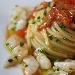 -spaghetti di semola con battuto di gamberi e finissima di prezzemolo e olio extravergine di oliva - -