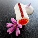 R�ve : tronchetto di riso al cocco ripieno di tartare di canocchia, gelatina di aceto di prugne, spuma di cipolla rossa e polvere di barbabietola - fotografia di Federica Giorgetti - -