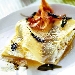 Raviolo aperto alla ricotta con salvia e guanciale di suino nero - -