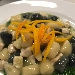 gnocchetti bianchi e neri con pesce spada su emulsione di rucola ed arancia - -