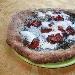 Pizza Innarone (Impasto con grano saraceno, pesto di basilico fatto in casa, fiordilatte, pomodoro essiccato e olio extravergine d'oliva) - -