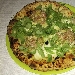 Pizza con tartare di carne e rucola - -