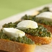 Crostini al pesto alla Lou - -
