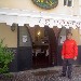 Luigi Colandrea davanti l'ingresso del Ristorante La Tortuga di Baia - Bacoli (NA) - -