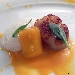 01/08/2014 - President di Pompei (NA) - A cena dall'Amico... - Antipasto: Capesante estate 2013 (Capesante glassate a burro salato, spuma di cocco, crema di mango, cilindro di tartare di capesante in gelatina di mango) - fotografia di Luigi Farina �2014