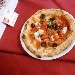 26/03 - Pizzeria Tot� e i sapori - Acerra (NA) - Seconda tappa di Pizzarelle a Go Go - Terza Pizzarella con mussillo di baccal�, olive di Gaeta, capperi di Pantelleria, pomodorini datterini freschi, origano di montagna calabrese, olio EVO DOP del cilento preparata da Mauro Autolitano - -