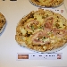 Settima Tappa di Pizzarelle a Go Go - Pizzeria Bella Napoli - Acerra (NA) - Terza Pizzarella: Cacio, noci e pancetta (provola affumicata caudina, pancetta di maiale paesano, pecorino romano, noci di Sorrento Agriselva), preparata da Vincenzo Di Fiore - -